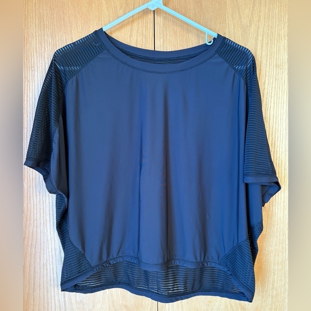 Lululemon Women’s Lean In Short Sleeve-Color: Black-Size: See Measurements